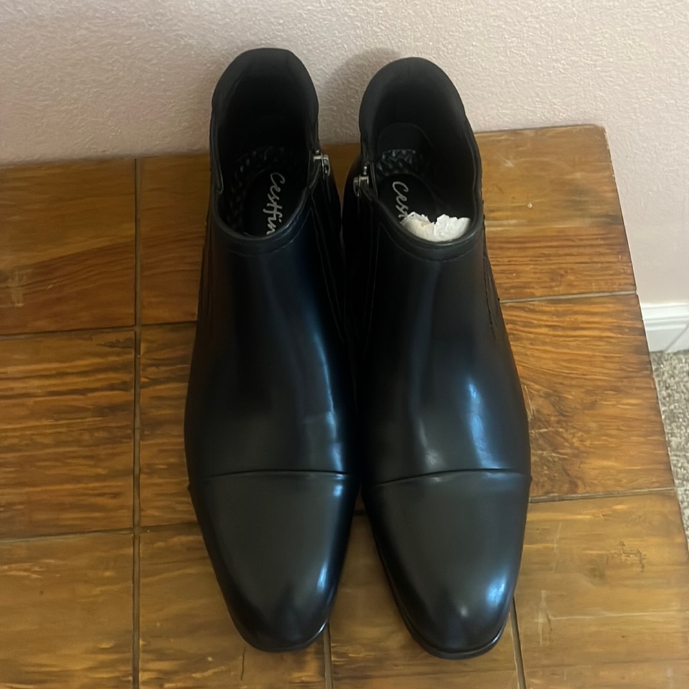 Cestfini men’s Chelsia boots. Never worn.
